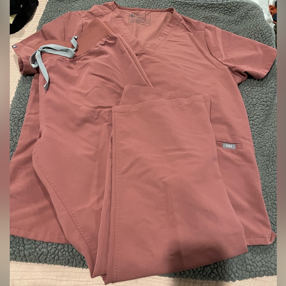FIGS size XL top and pants. Worn twice. Color Mauve. Smoke-free home.